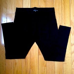 NWT Victoria’s Secret’s L Black leggings in packaging